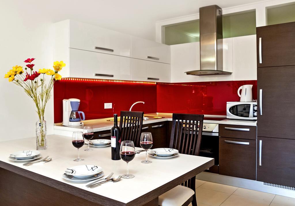 Apartment Lejo Омиш Экстерьер фото
