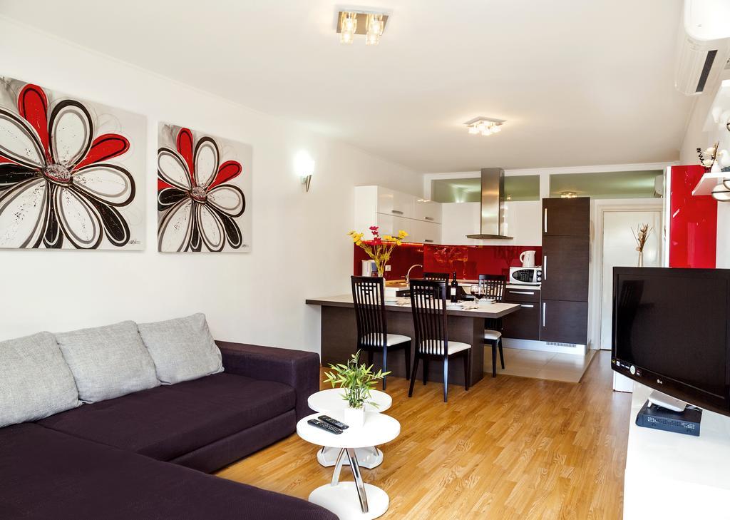 Apartment Lejo Омиш Экстерьер фото