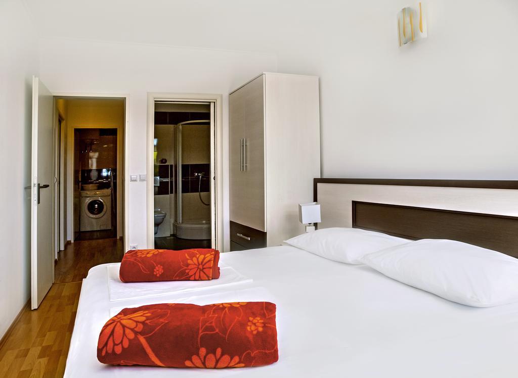 Apartment Lejo Омиш Экстерьер фото